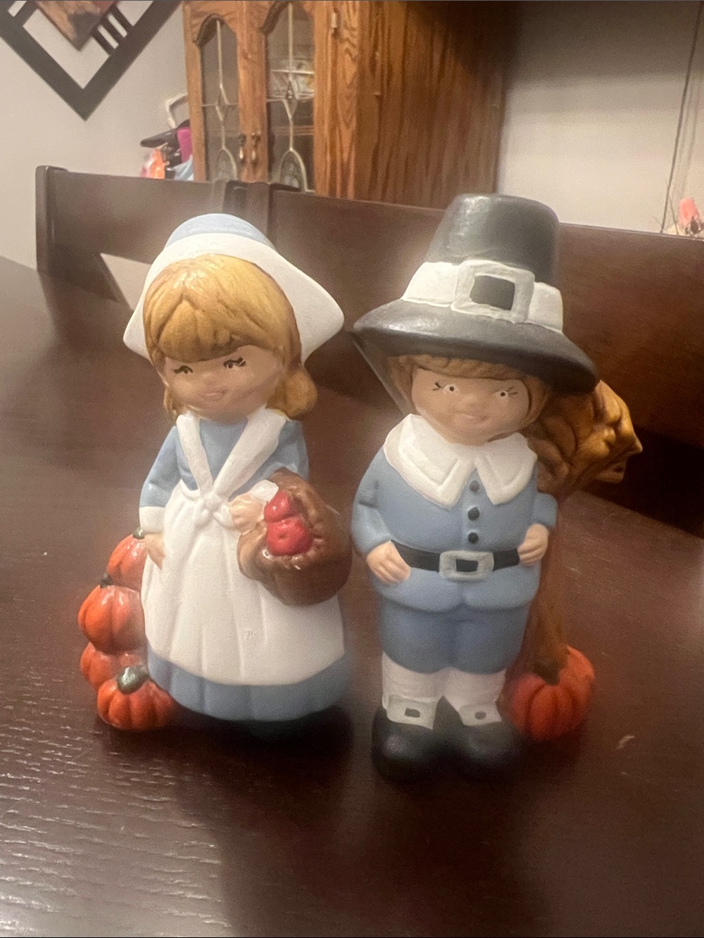 Vintage Pilgrim Couple Figurine Set - Seasonal Home Accent